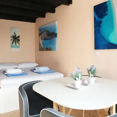 Apartment In Mit Whirlpool, Garten Und Grill Crikvenica